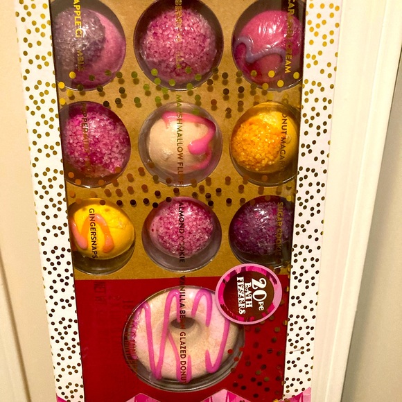Other - Delicious Doughtnut themed Bath Bomb set of 20 New with tags